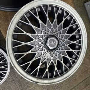 Jantes Cosworth set 4 avec centre caps clés rénovation