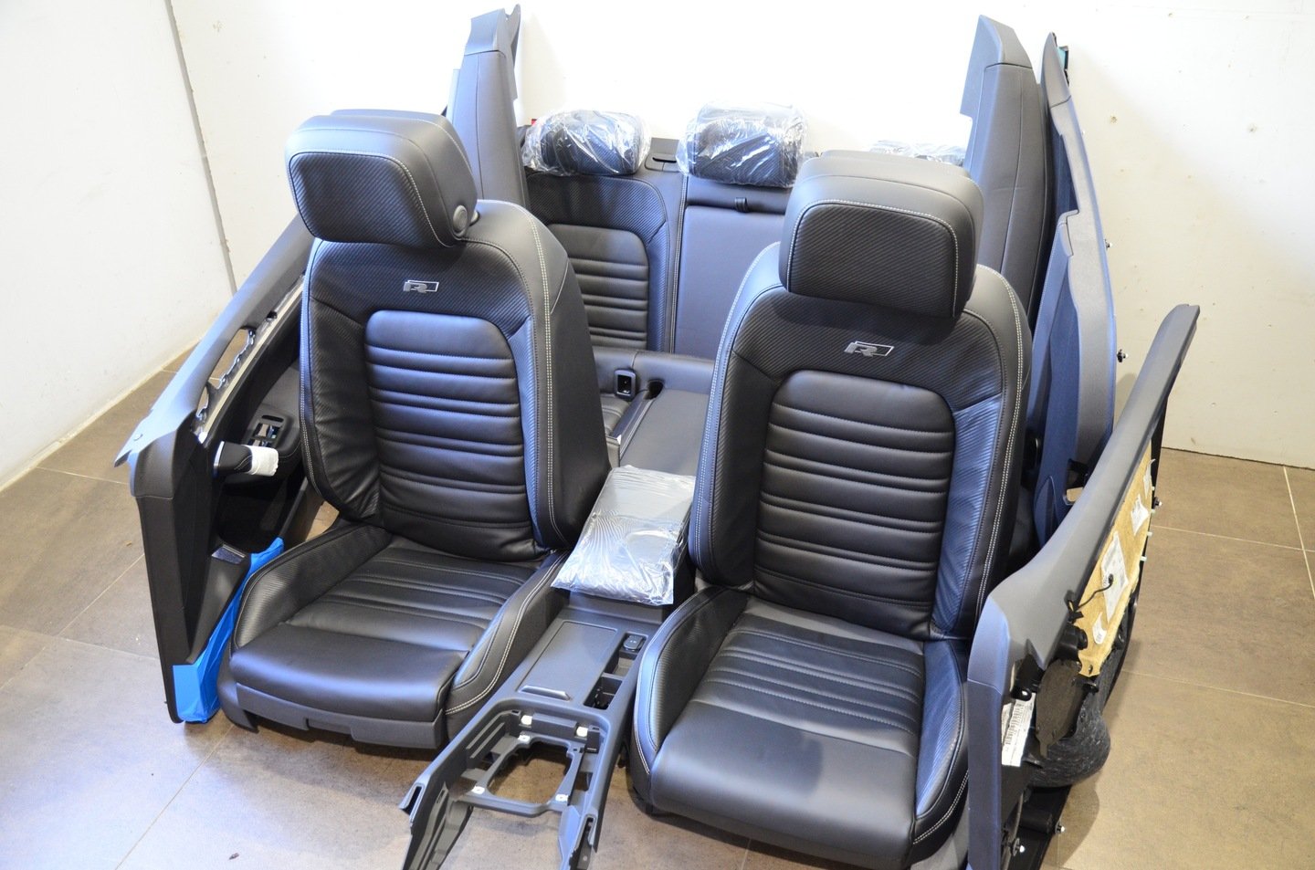 Intérieur VW PASSAT B8 LIFT R-LINE 2018 CUIR NOIR CARBONE NEUF