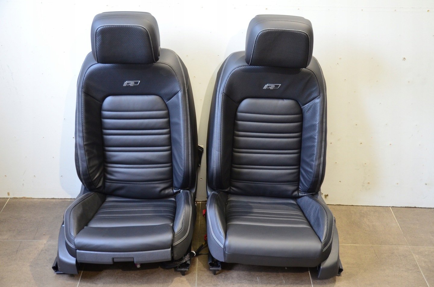 Intérieur VW PASSAT B8 LIFT R-LINE 2018 CUIR NOIR CARBONE NEUF – Image 9
