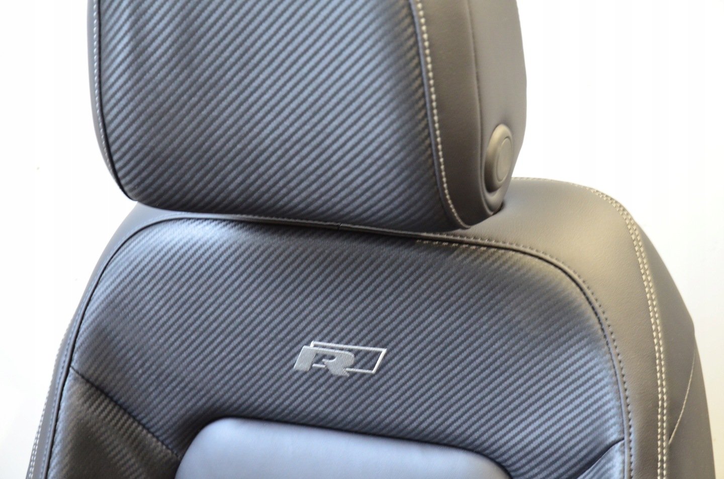 Intérieur VW PASSAT B8 LIFT R-LINE 2018 CUIR NOIR CARBONE NEUF – Image 8