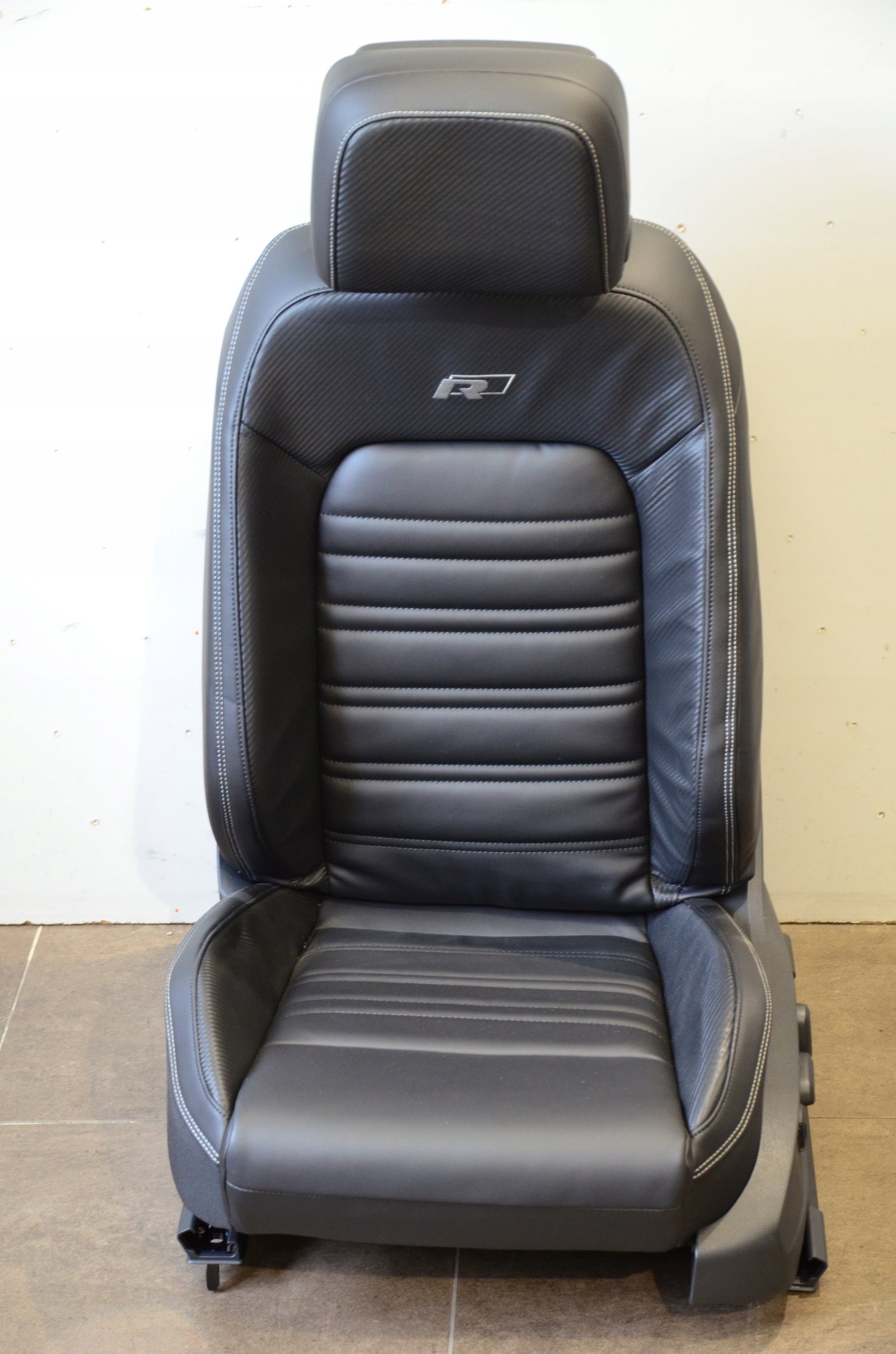 Intérieur VW PASSAT B8 LIFT R-LINE 2018 CUIR NOIR CARBONE NEUF – Image 12