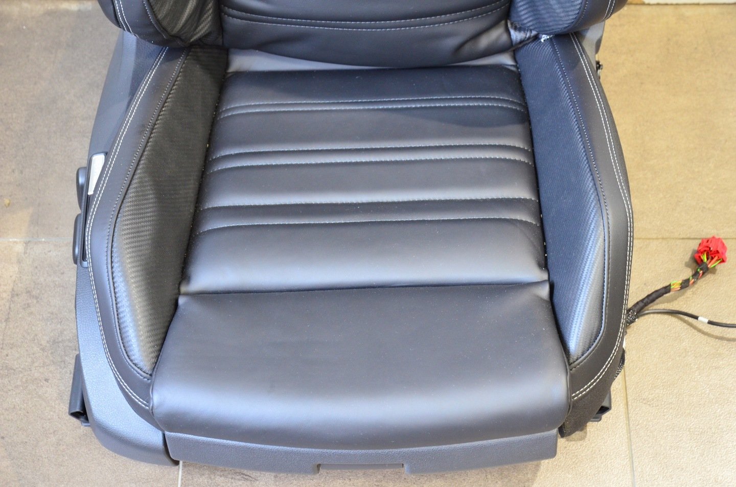 Intérieur VW PASSAT B8 LIFT R-LINE 2018 CUIR NOIR CARBONE NEUF – Image 11