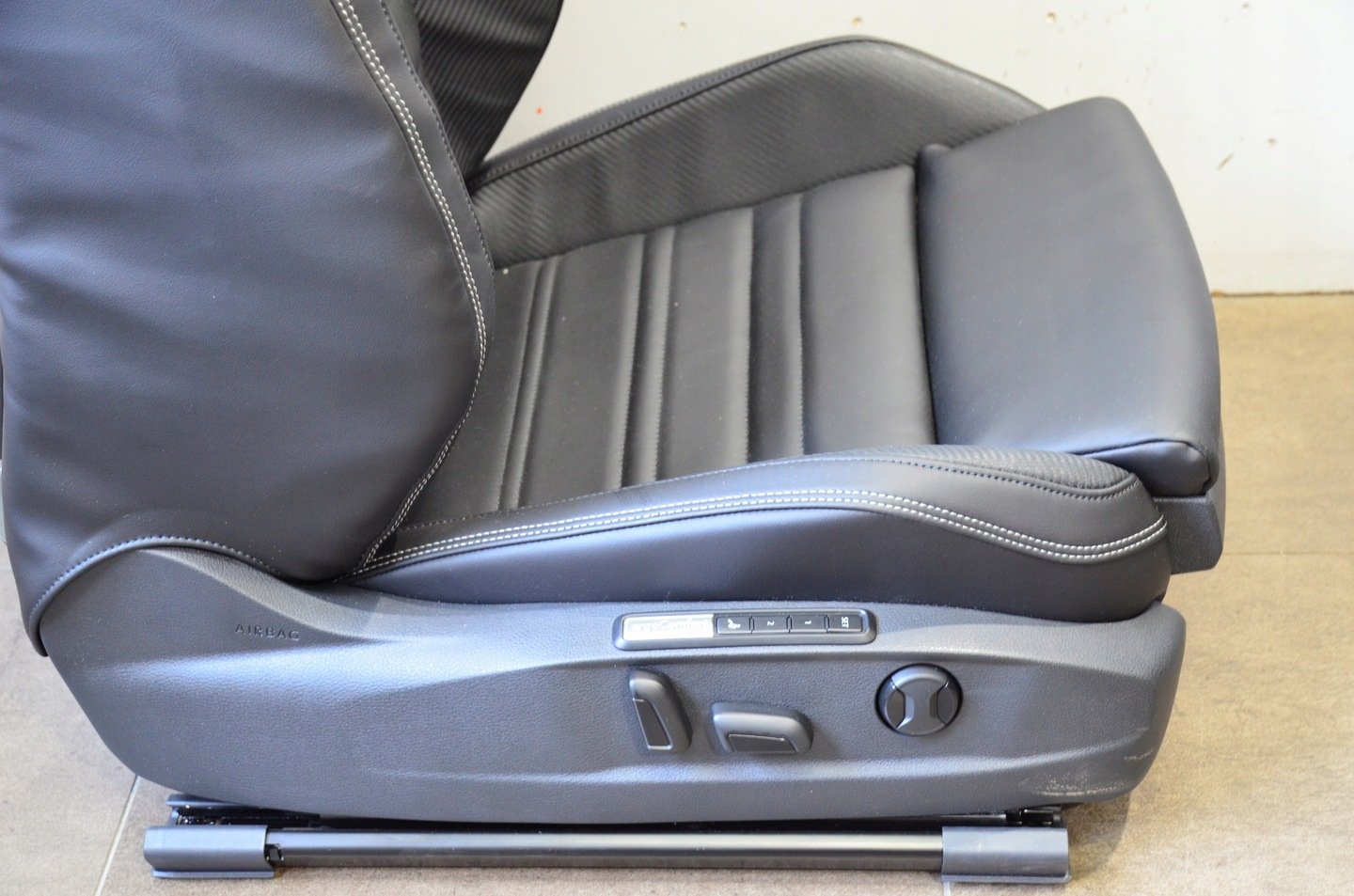 Intérieur VW PASSAT B8 LIFT R-LINE 2018 CUIR NOIR CARBONE NEUF – Image 10