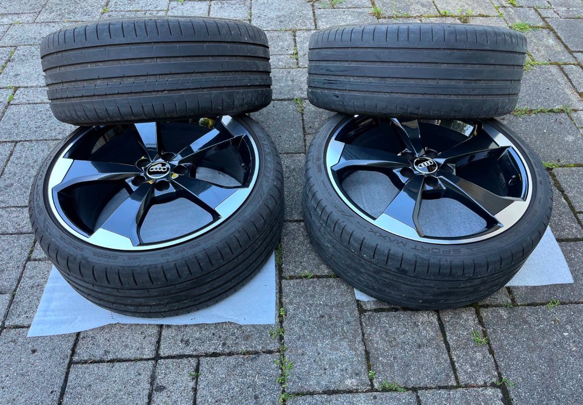 jantes d'origine Audi 19 pouces RS3 8V pneus été roues été design 5 branches Rotor II noir 2x 8,5J x 19 pouces avec ET 53 (avant) 2x 8J x 19 pouces avec ET 49 (arrière) Pneus Premium : 4x Dunlop Sport Maax RT2 en 235/35/19 91Y Profil : 2x 7mm et 2x 5mm les 4 jantes en état absolument neuf aucun dommage au trottoir !! brille comme au premier jour pas d'opération par mauvais temp – Image 4