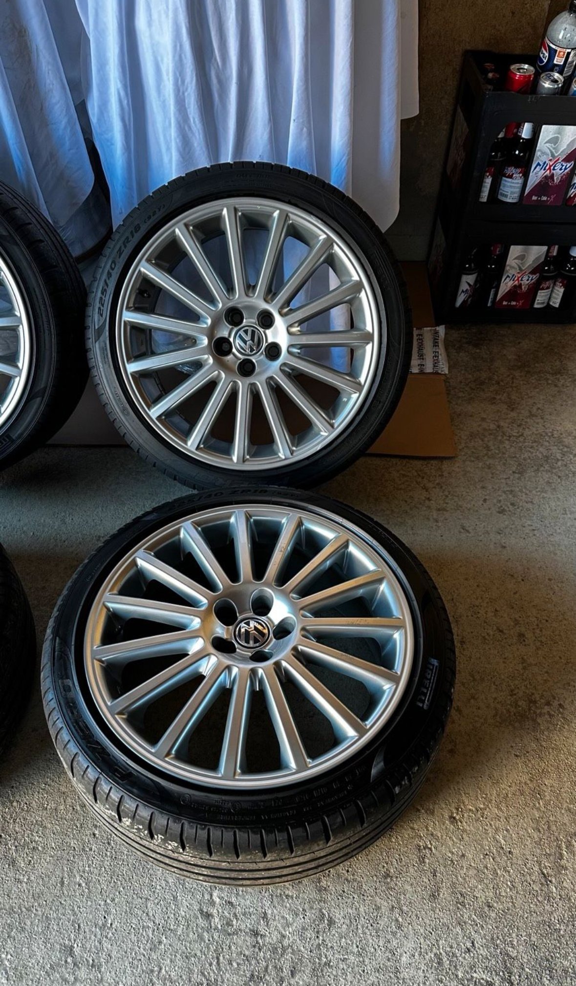 OZ Racing Golf 4 R32 Wheels with Pirelli PZero Tires – Image 4